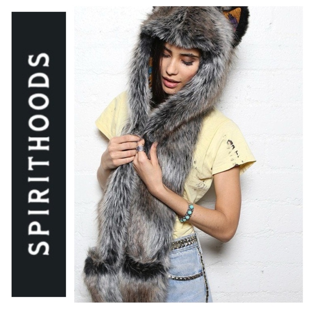 Spirithoods Collectors Ikat Grey Wolf Tribal Patt… - image 1